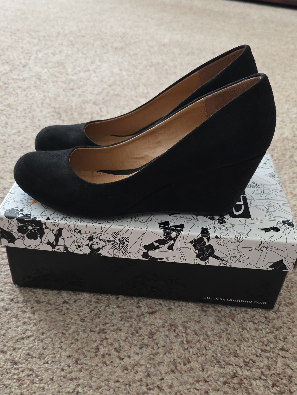 CL by Laundry Black Round-Toe Suede-Look Pumps, Size 7.5, Style: Nima - Picture 2 of 6
